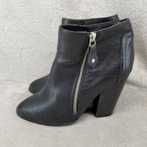 Chelsea & Zoe Shoes Womens Size 8.5 Black Leather Nadine Booties *Read*